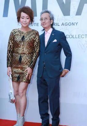 身材|叶童优雅亮相，穿包臀裙配钻石鞋好洋气，不靠医美皱纹明显自然美