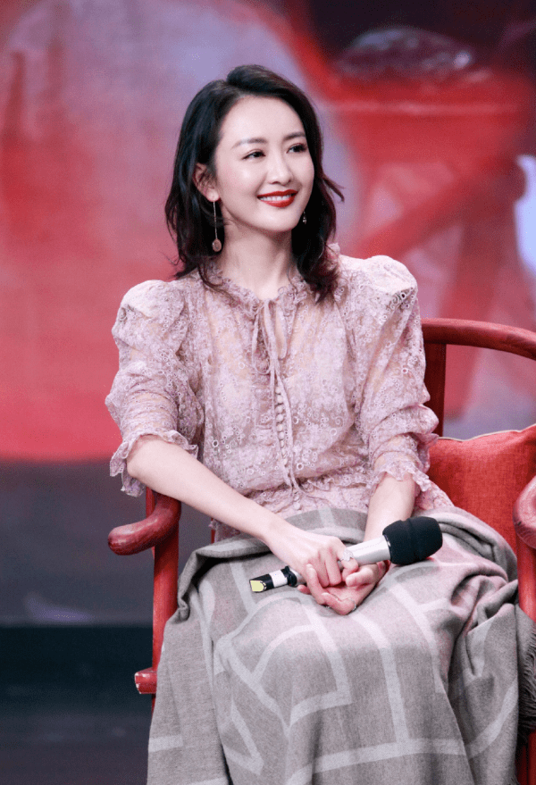 王鸥|看到王鸥正装才心动，裙子裤子皆如教科书，怎一个美字能概括