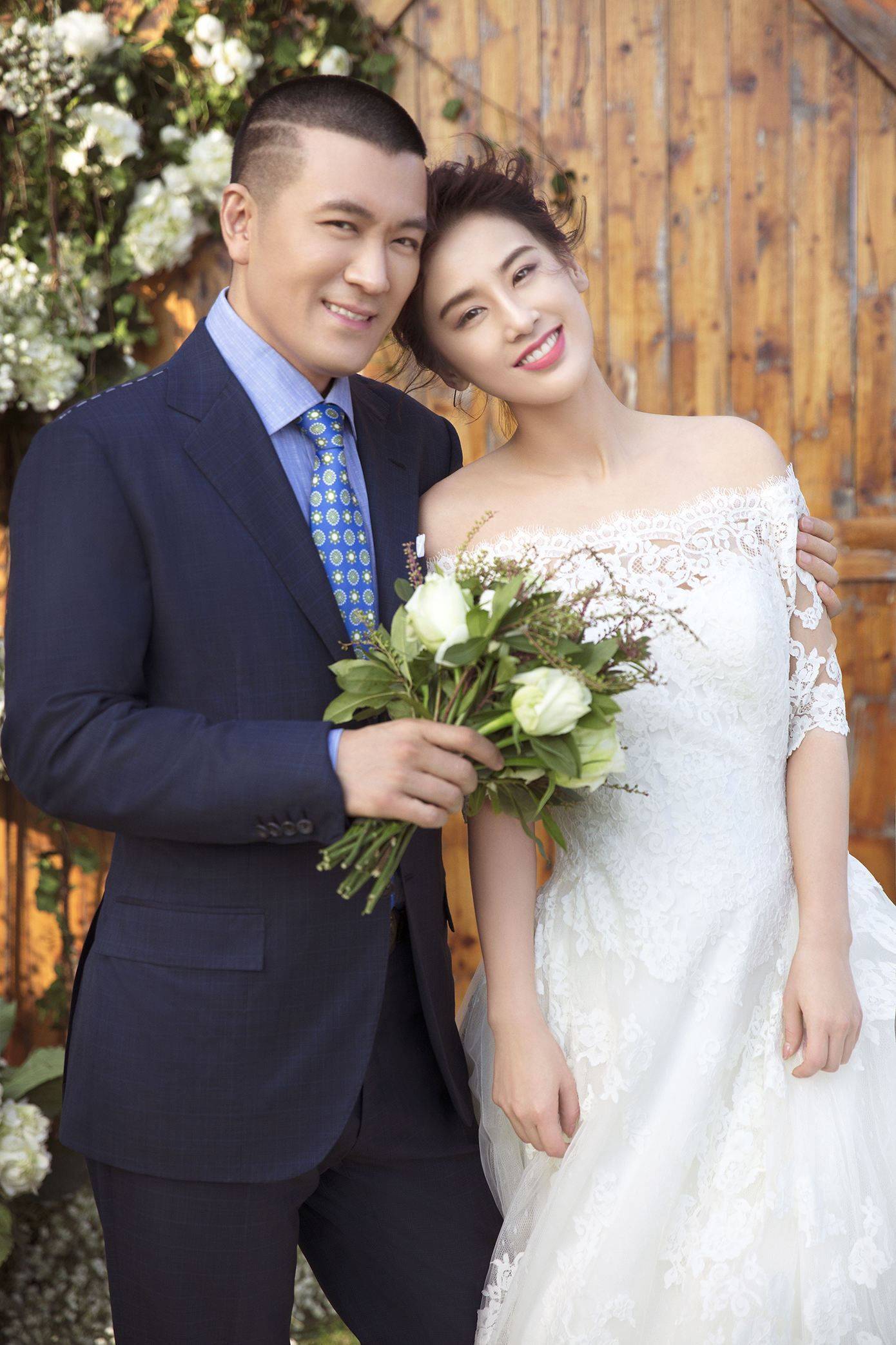 黄圣依一次拍戏化妆师把她睫毛给剃了气得她立马叫了老公过来