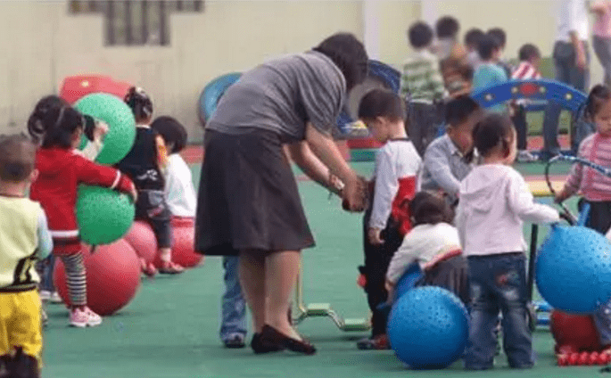 家长|幼儿园迎来“好消息”，私立园面临倒闭转制二选一，家长拍手叫好