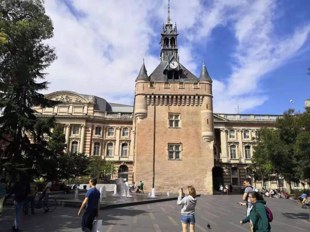 一举斩获萨克雷大学,巴黎十大,十二大,马赛大学offer,在法升学大神来