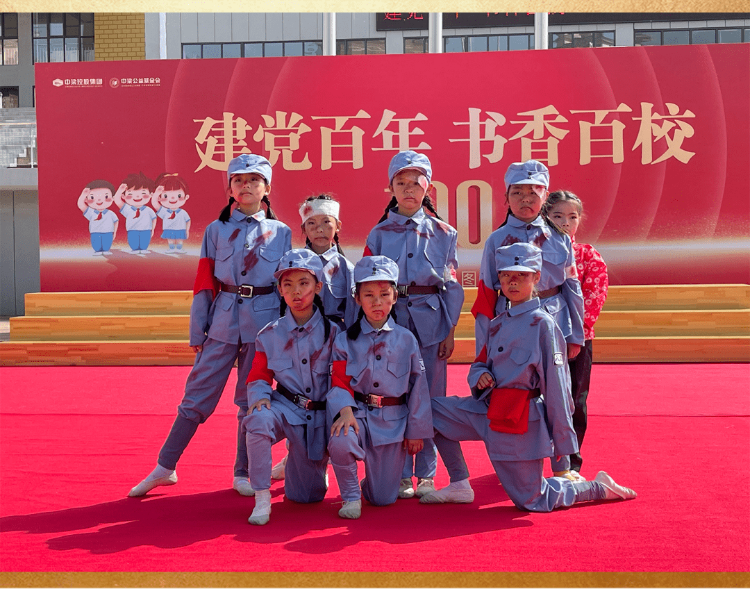 《第一百座里程碑(节选)》,延新二小学生红故事情景剧《八女投江》