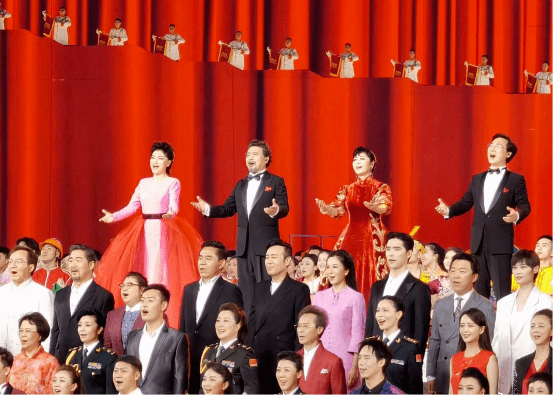 央视七一晚会,在台前为大家贡献了一场震撼的视听盛宴.