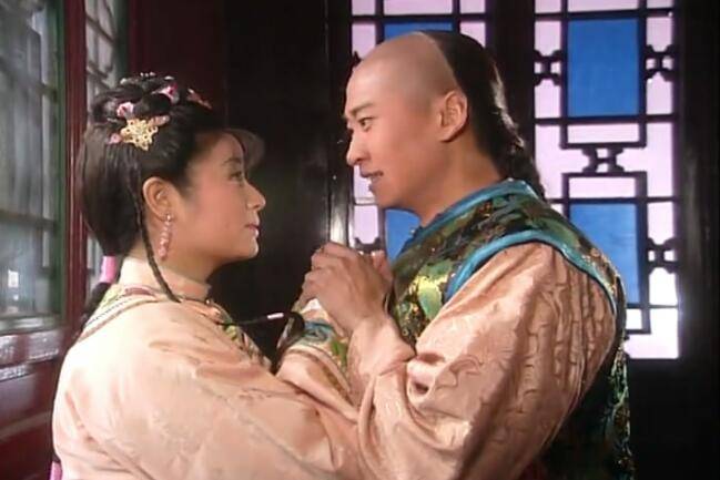 还珠福伦夫妇明知紫薇是真格格为何还嫌弃她尔康比谁都清楚