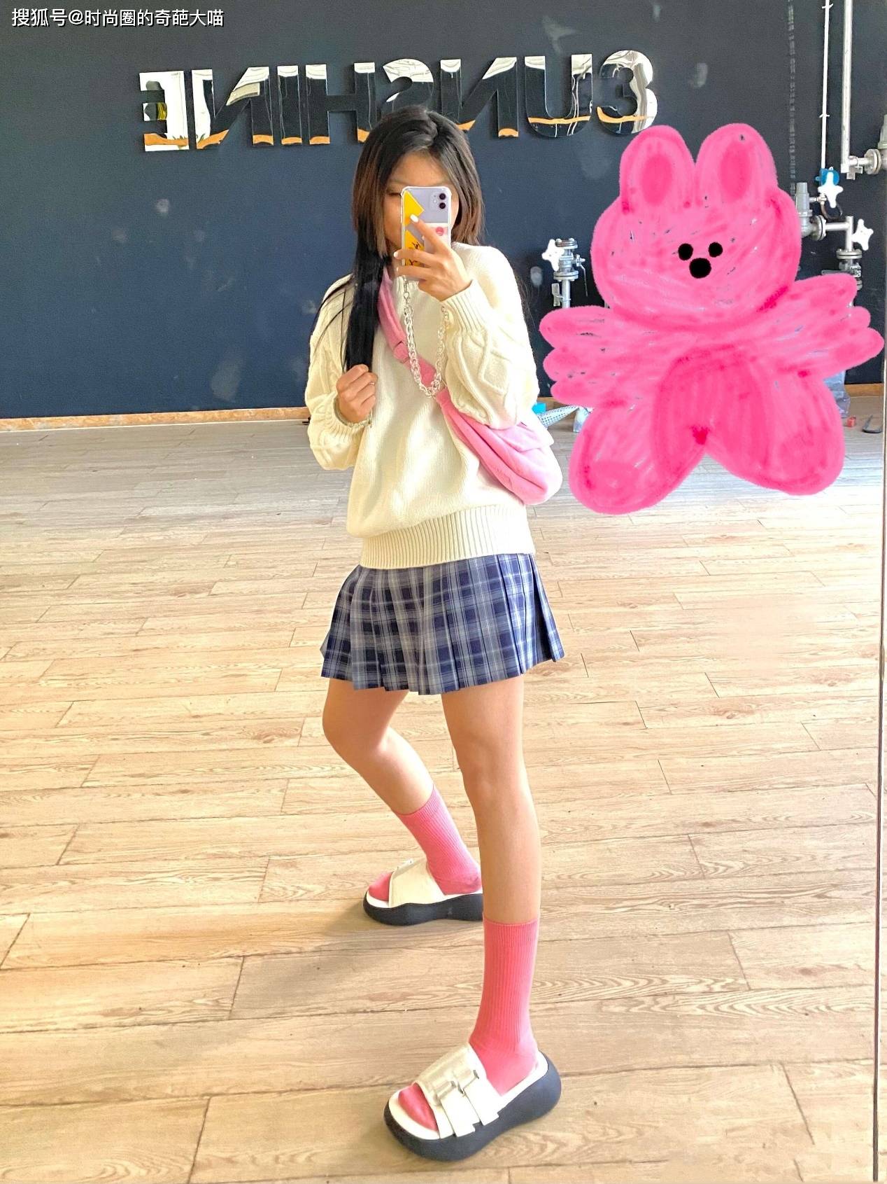 cindy脱胎换骨瘦出尖下巴辣妹感十足不复从前人见人骂丑娃娃