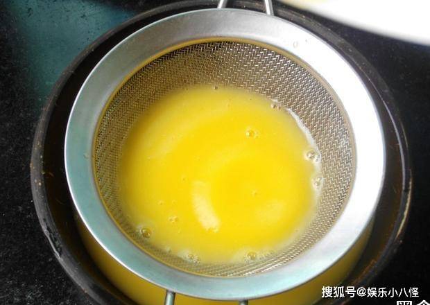 带着|口感嫩滑的虾仁蒸蛋，营养又带着虾的鲜味，秋日早餐必备