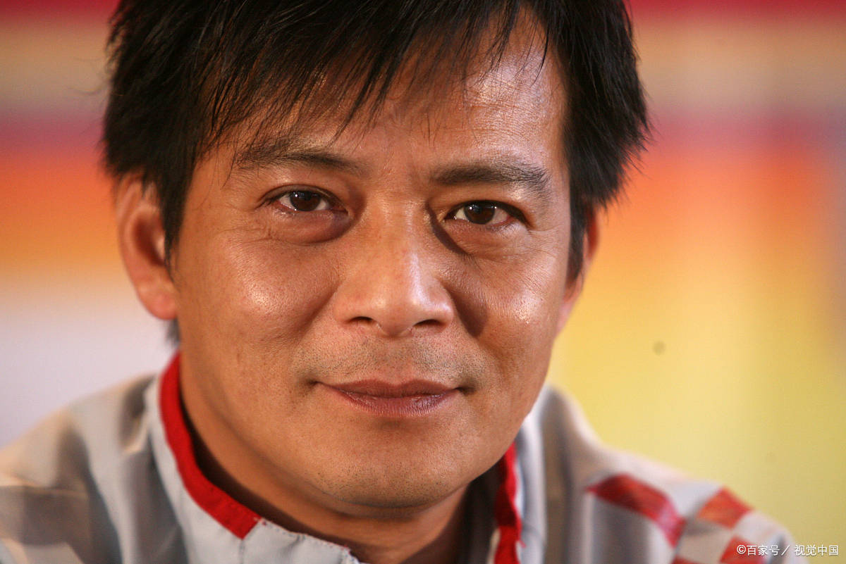 爱妻去世一年,黄日华睹物思人:男人深情的程度,你一定想象不到_梁洁华