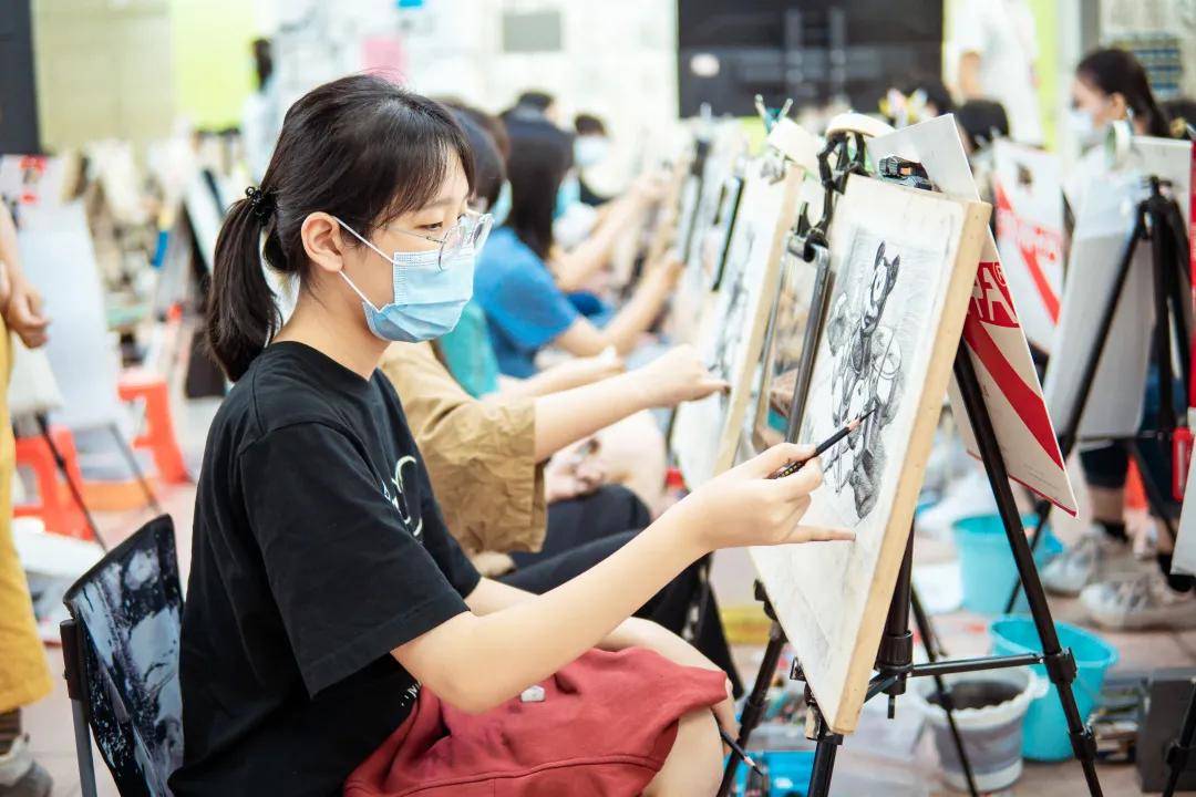 虽然每位美术生的专业水平千差万别,但参加集训的考