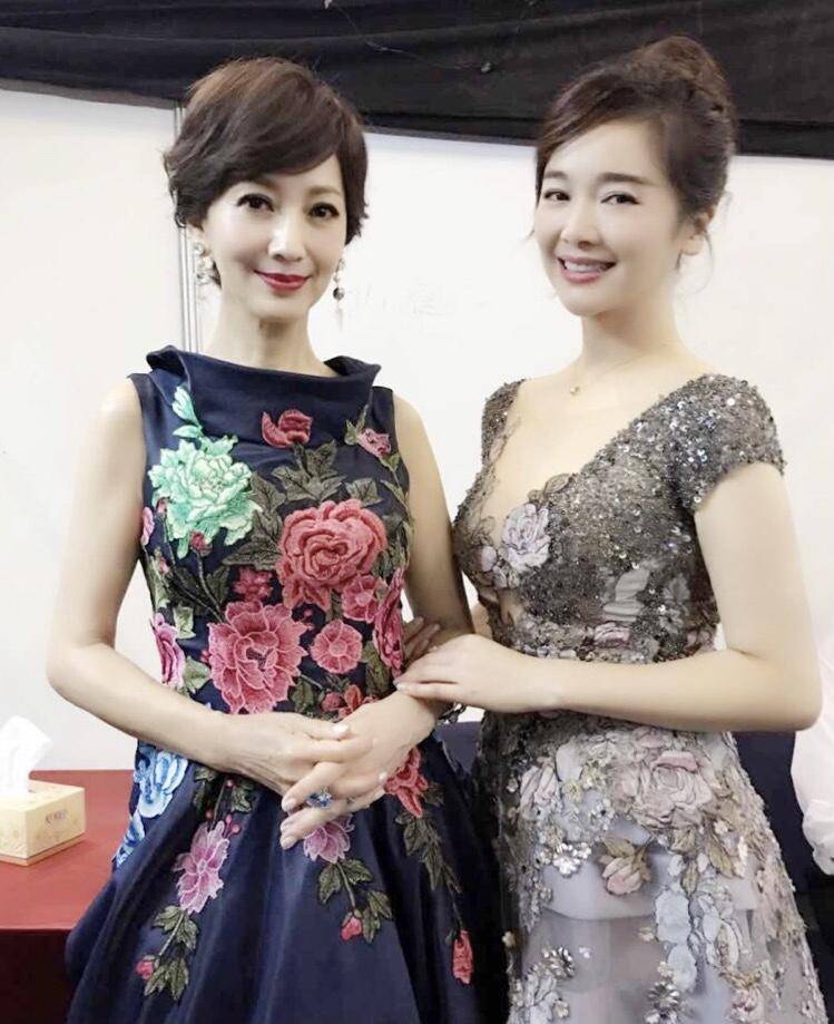 一身|左小青气质真好,穿一身刺绣连衣裙优雅端庄,太给70后女星长脸了