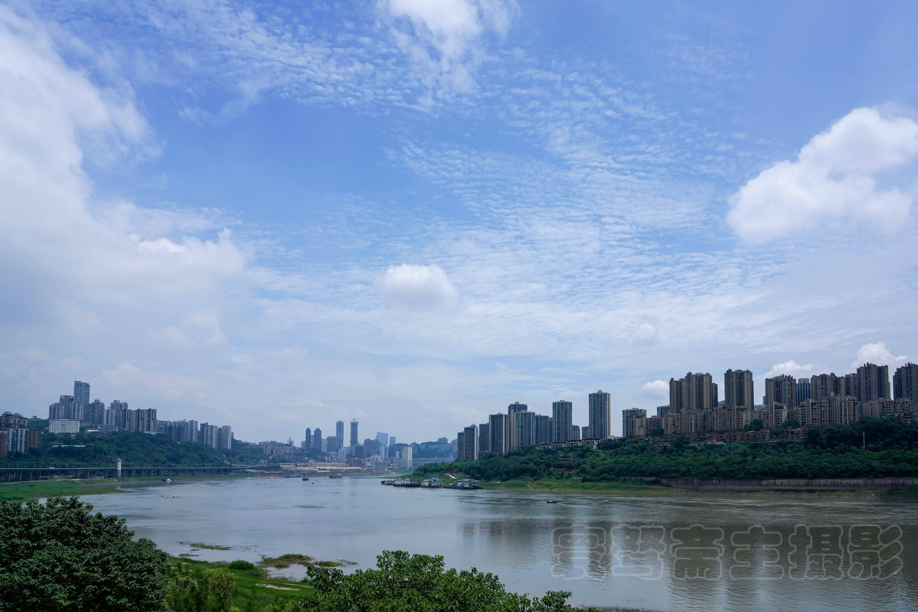 然后步行去的重庆建川博物馆,不开车的朋友可以先坐轻轨到谢家湾站