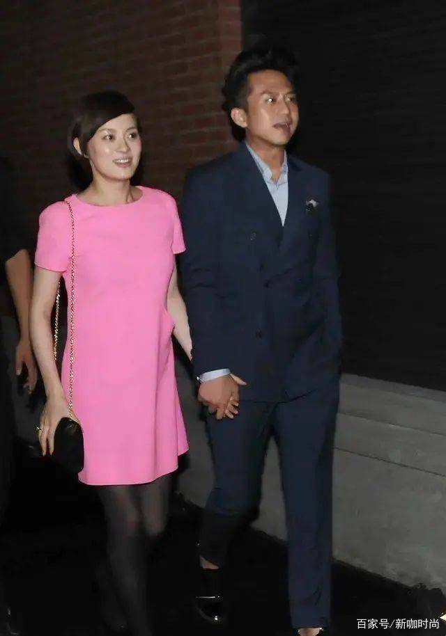 黑色|看完粉裙加身的孙俪和西装革履的邓超,才知何谓郎才女貌