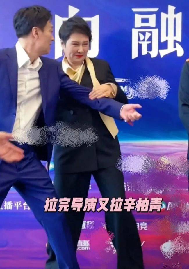 整体|张凯丽跟女儿上节目，58岁还穿短裤走秀，满脸干瘪皱纹还不服老！