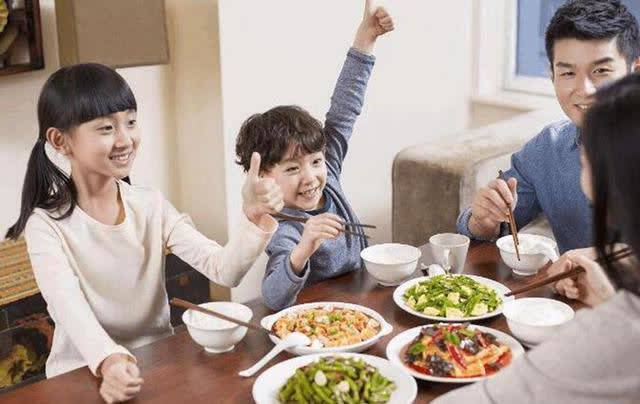 家长|孩子不好好吃饭，背后原因可能“情有可原”，家长别错怪他们了