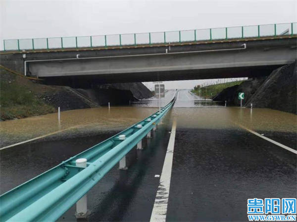 景区|遵义多地降暴雨 部分高速路段受阻 赤水四洞沟景区关闭