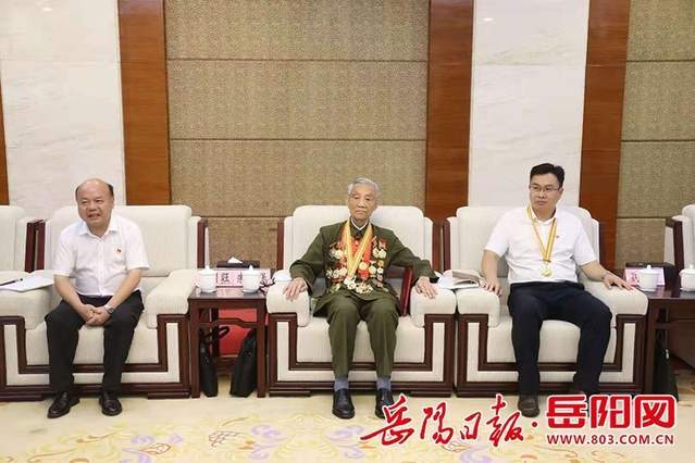 今天王一鸥李爱武等会见岳阳市全国两优一先获奖者