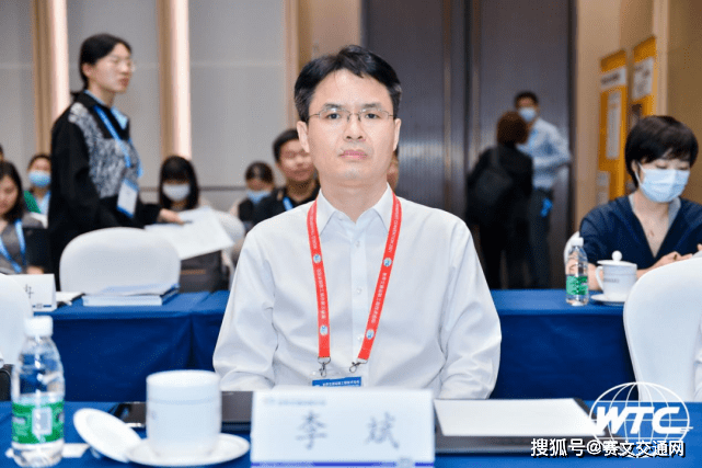 交通运输部公路科学研究院副院长兼总工程师李斌,则从城市共享单车的