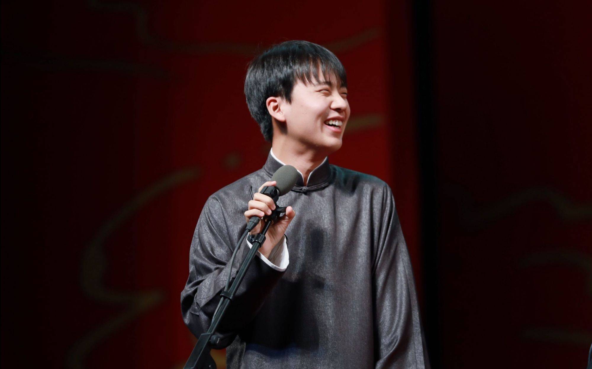 原创郭麒麟为母庆生却被网友怒斥不孝轻描淡写回复体现高情商