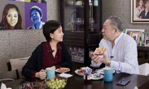 所以就有很多网友对于他们家的家世感到很好奇,那么宋妍霏爸爸是香港