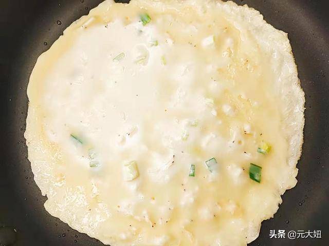 葱花|1勺面粉,1个鸡蛋,1把葱,不用和面就把早餐搞定