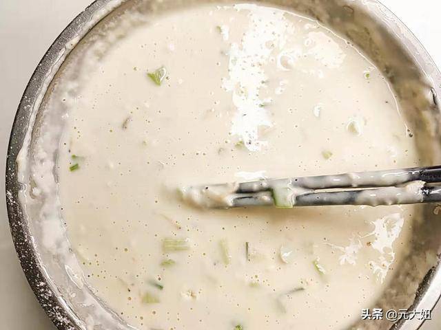 葱花|1勺面粉,1个鸡蛋,1把葱,不用和面就把早餐搞定