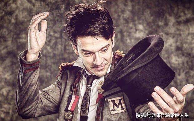 魔术师手抓52个气球,飞到了7500米高空,然后一跃而下_大卫·布莱恩