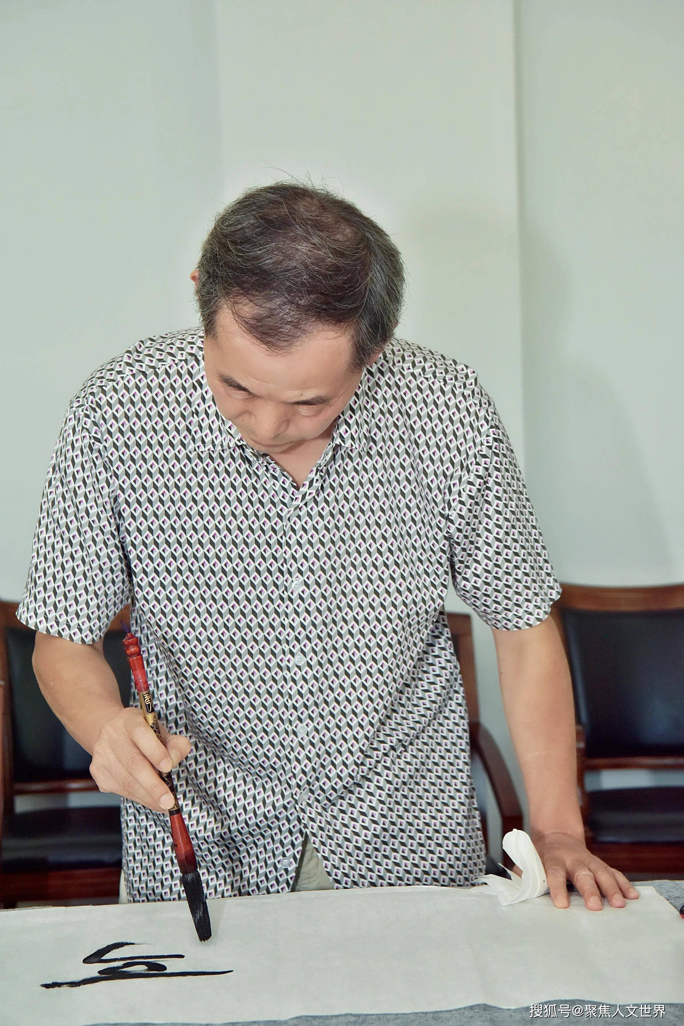 宜兴|宜兴扬子书画学会分会会长：陶政宁