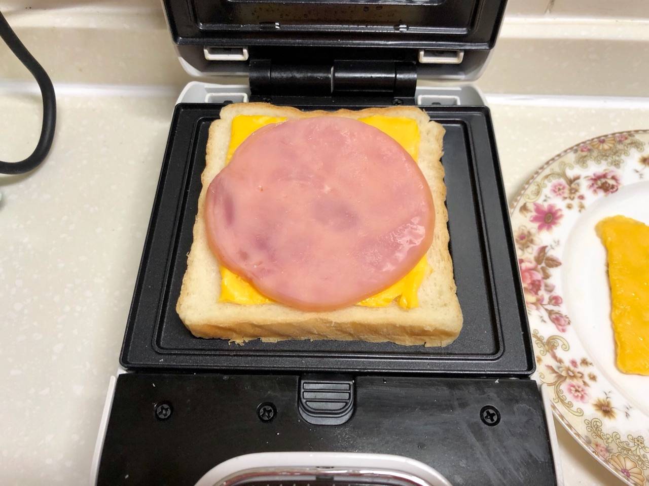 食材|早餐给家人准备个三明治，配上点牛奶，荤素搭配，营养丰富又健康