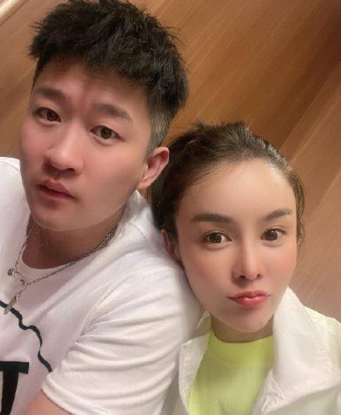 男友视角看女友图片 a8ec0d6992c84453a179a9969cebb966.jpeg