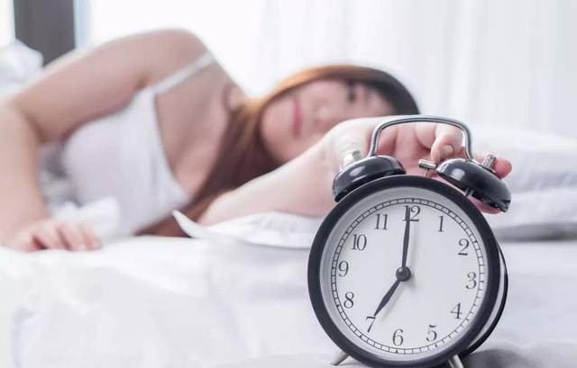 补充|喝柠檬水可淡黄褐斑？医生：不想满脸黄褐斑，3种食物尽量少吃