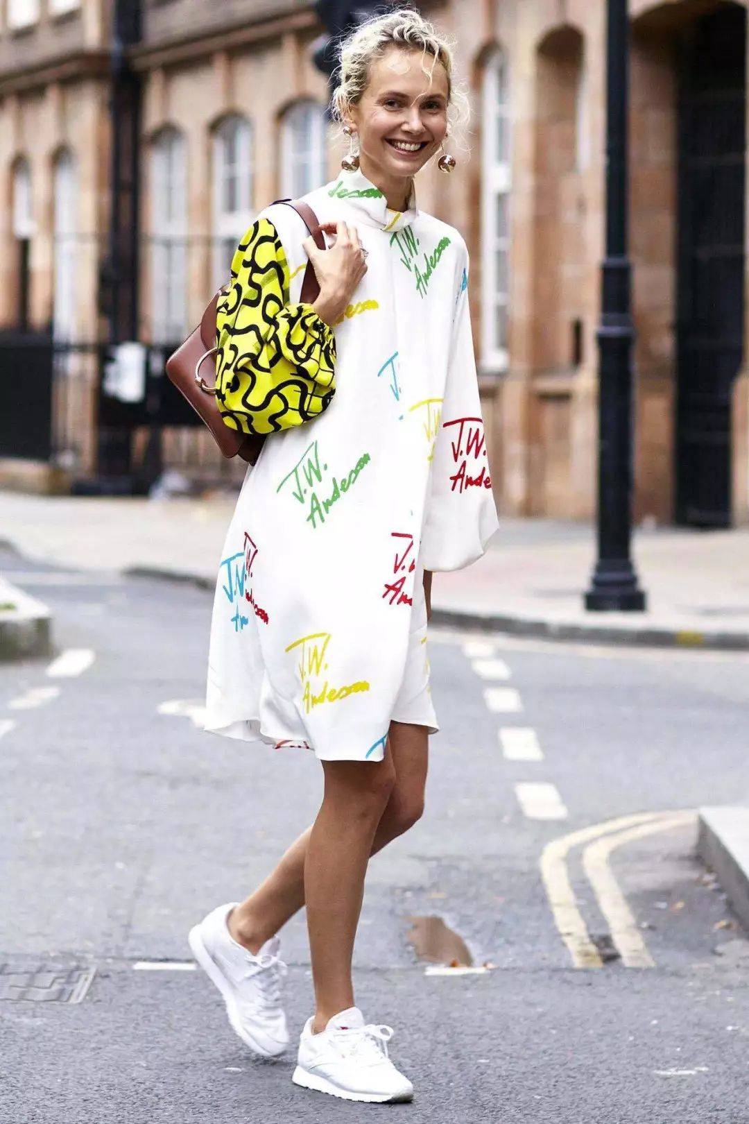 仙女|别再穿高跟鞋了，穿仙女裙＋平底鞋的你，时髦炸！