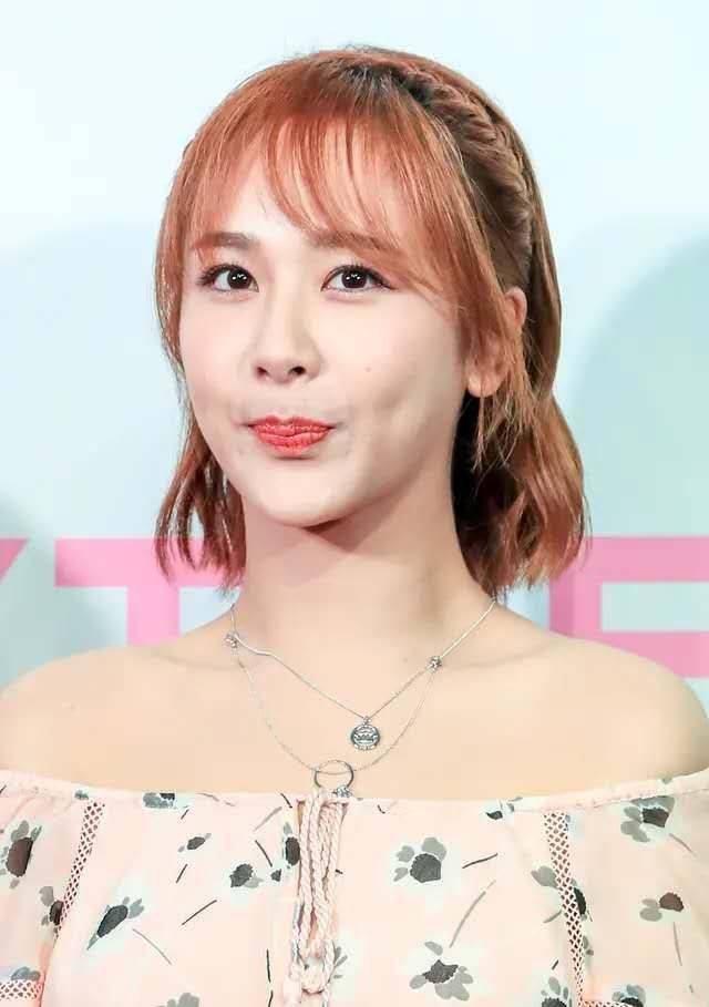 黑色|宋丹丹杨紫罕见同框，脸出油肚腩凸起来了，一个比一个胖的真实！