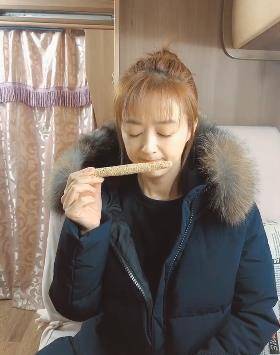 全无|蒋欣为减肥零食只闻不吃,面色苍白惹网友担心:瘦的都不像你了