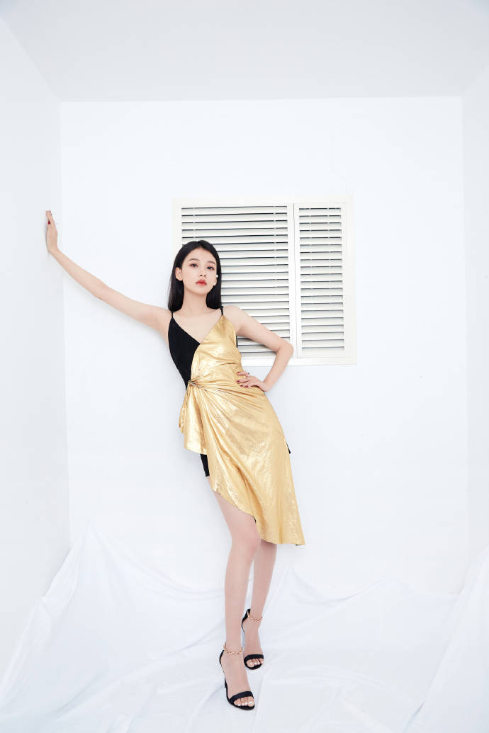 戚薇|今日红毯亮点多!张天爱戚薇李沁玩下衣失踪,江疏影镭射装获最佳