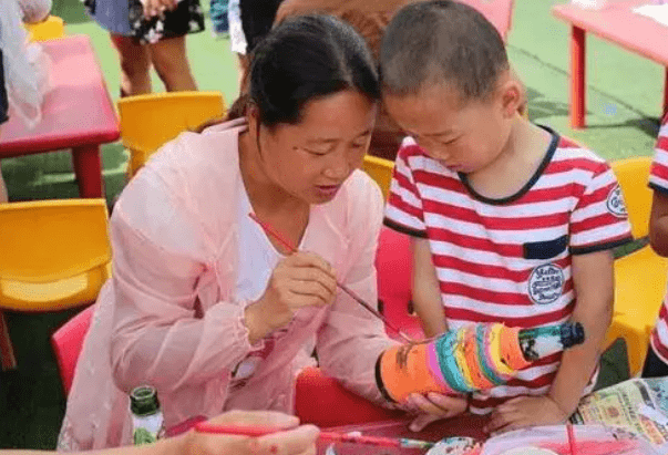 办学|幼儿园实行义务教育，官方给出回应，私立幼儿园却坐不住了