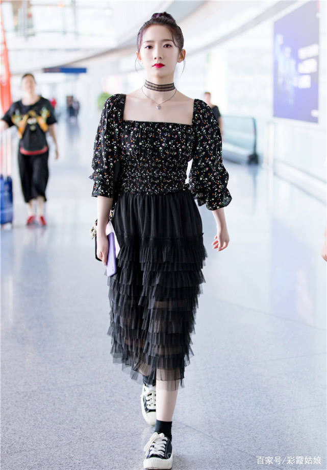 火箭少女|光顾着看孟美岐的脸蛋了，当看到裙子下的“莲藕腿”后，爱上了！