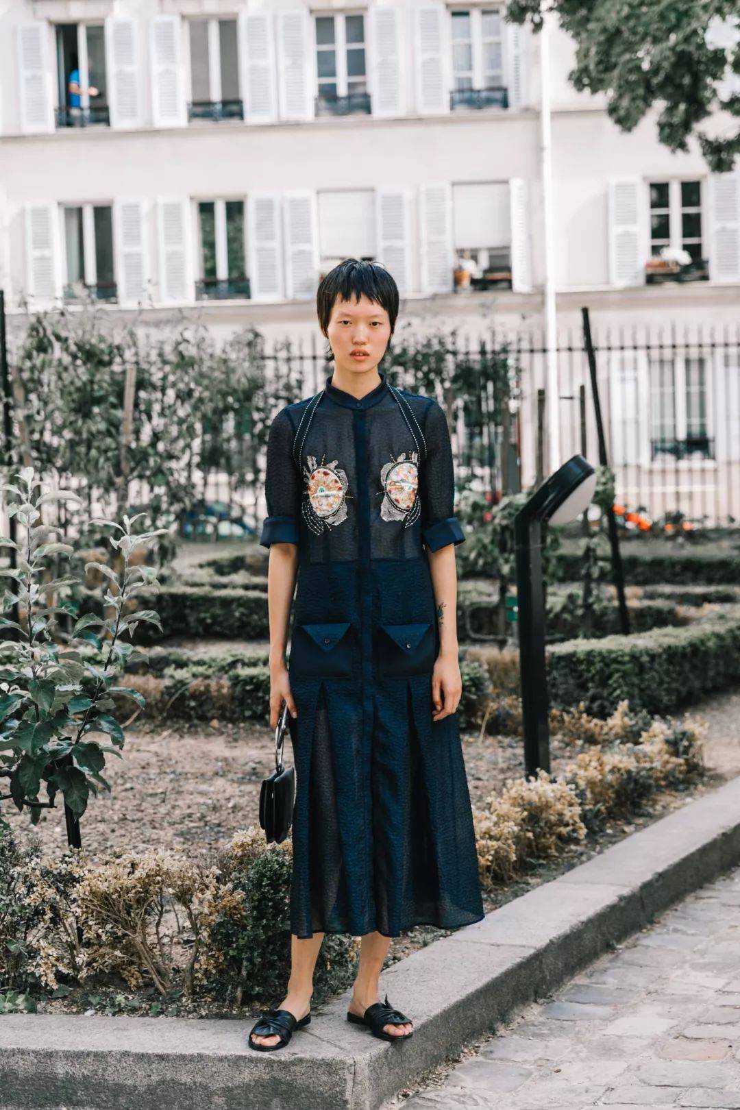 仙女|别再穿高跟鞋了，穿仙女裙＋平底鞋的你，时髦炸！