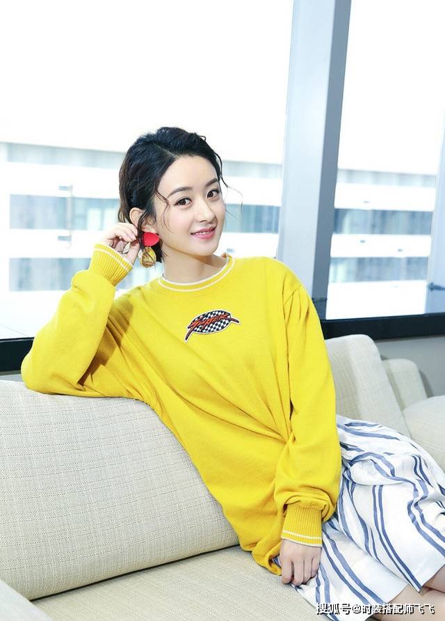 赵丽颖|不要误以为是暖皮就可以随便穿暖色，其实还有细分，穿错容易显老