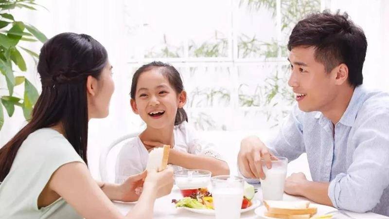 原则|张文宏提出儿童吃早餐“两不原则”，妈妈别糊弄，助力孩子长高个