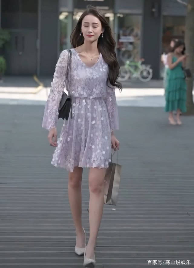 漂亮|碎花裙该扔了，当下流行“水滴裙”，女生出门必备，显高又抢镜！