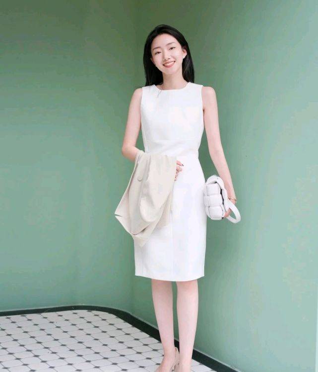 短裙|夏日穿搭要以简约实用为主，合适的穿搭，能把整个人衬得更有魅力