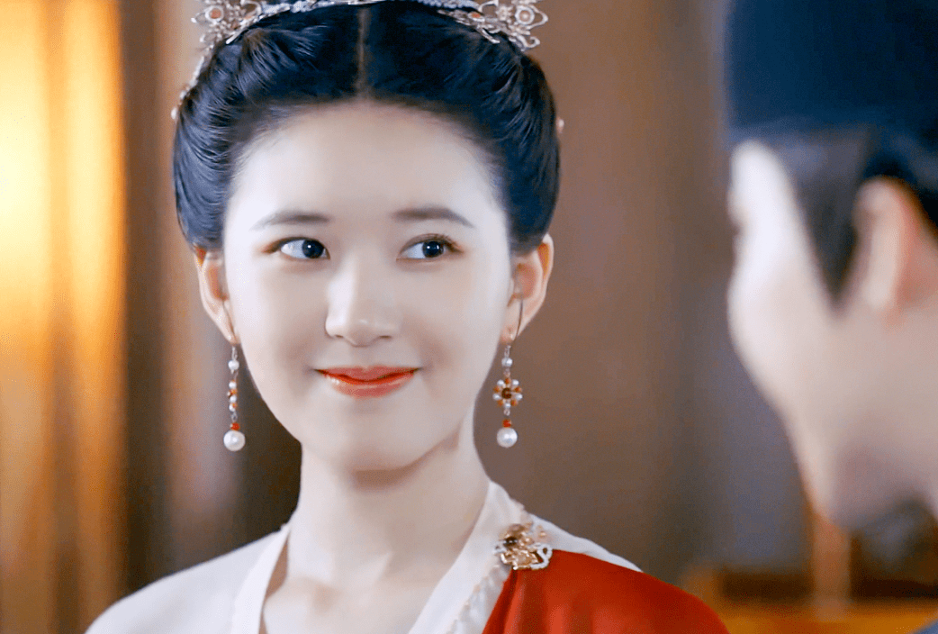 赵露思|95花的背后竞争：关晓彤靠鹿晗拿下最大热度，周也背靠和颂好乘凉