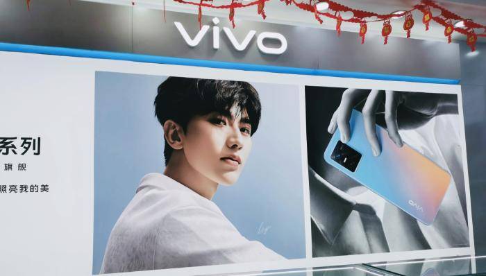 从曝光的手机图片来看,vivo s10可谓是颜值担当.