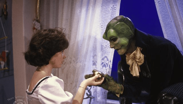 是美国知名儿童剧演员,他曾在《皮威的游戏屋》《青蛙王子》等影视剧