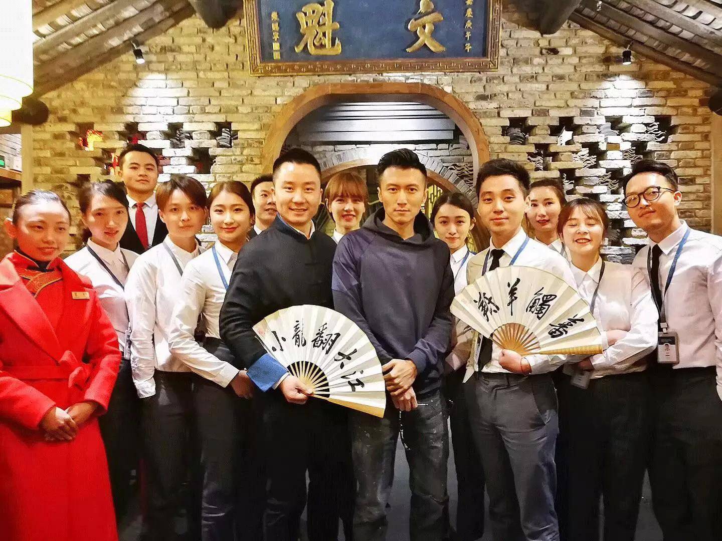 这就是明星餐饮店?吴昕杜海涛火锅店因脏乱差苍蝇乱飞被责令停业