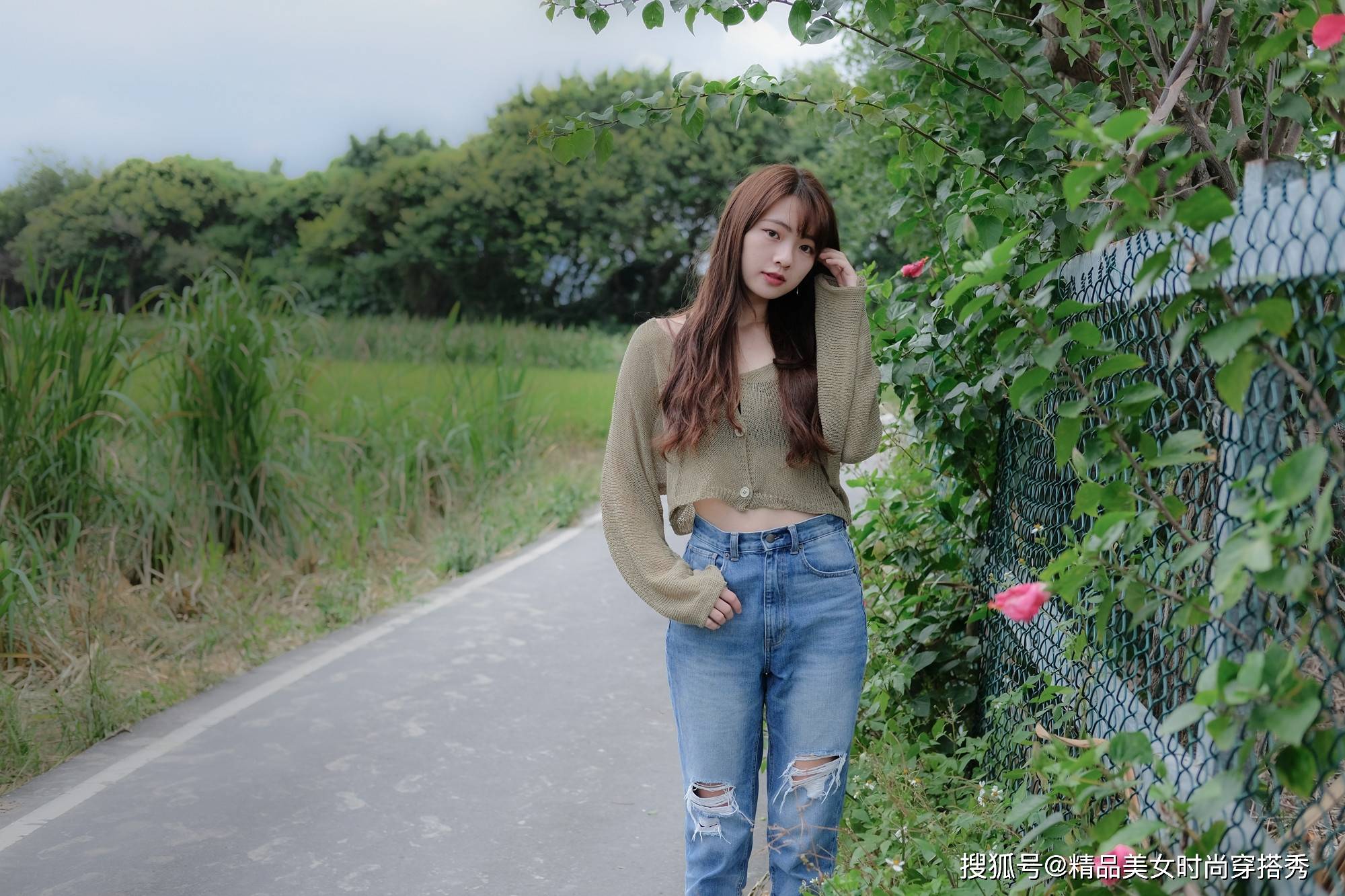 浅色|破洞牛仔裤青春又减龄，少女感十足
