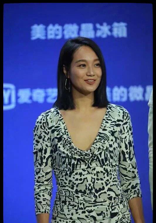 黑色|爱奇艺尖叫之夜第一波红毯图来袭,朱丹造型被吐槽!