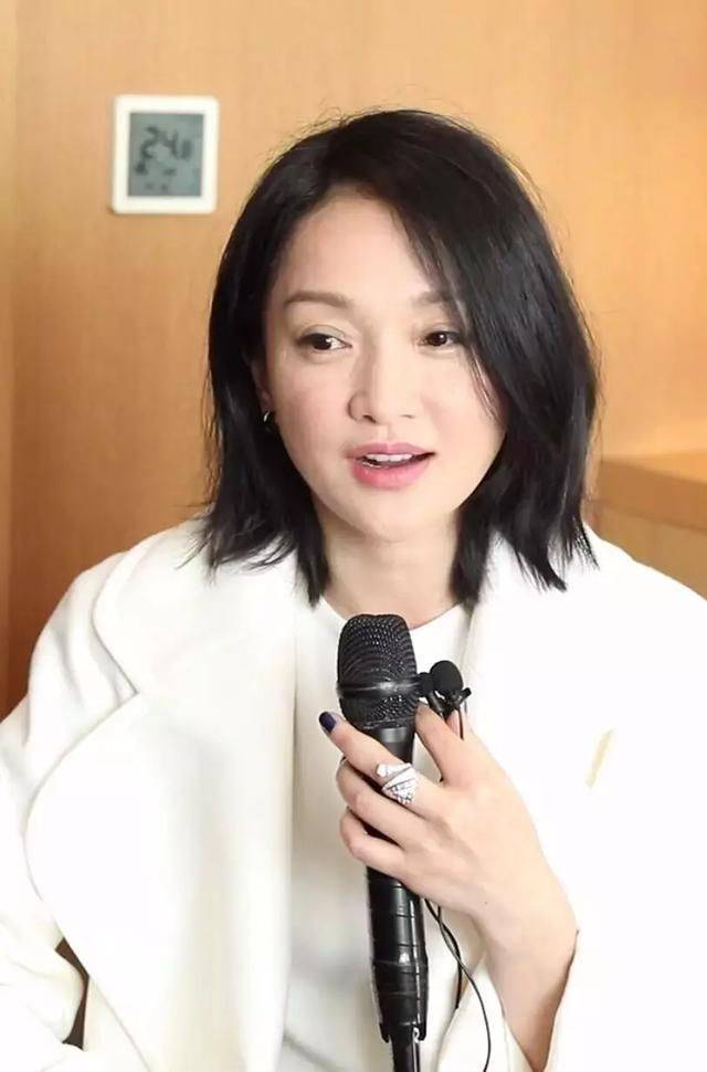 漂亮|周迅晒杀青照，无修饰的脸松垮坑坑洼洼，但纯天然老了也漂亮！