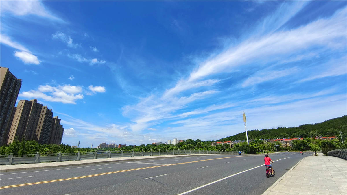 吉安视觉:蓝天白云绘出美丽画卷_晴空万里