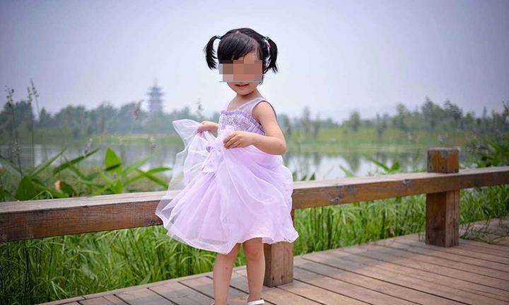 漂亮|女儿穿纱裙上幼儿园，宝妈感到自豪，幼师：少让孩子穿裙子上学