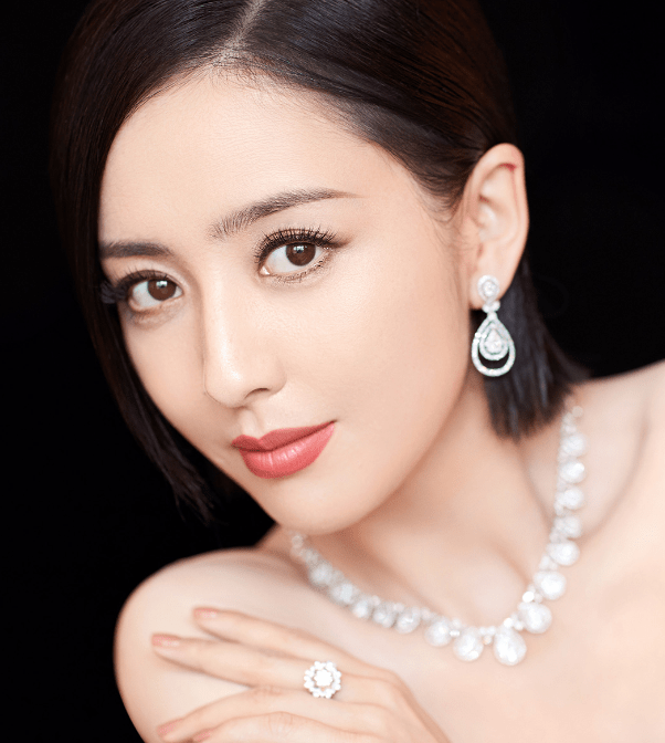 佟丽娅:美貌不遮才华,作品倾倒人心